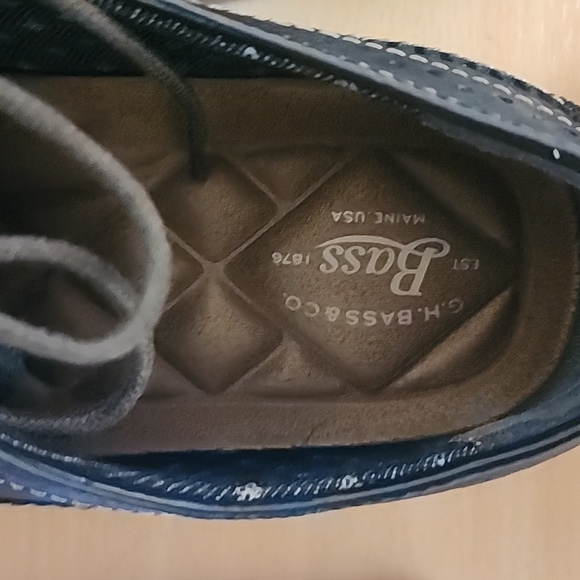 G.H Bass -Jack Navy Blue wingtip size 10. - Picture 5 of 16